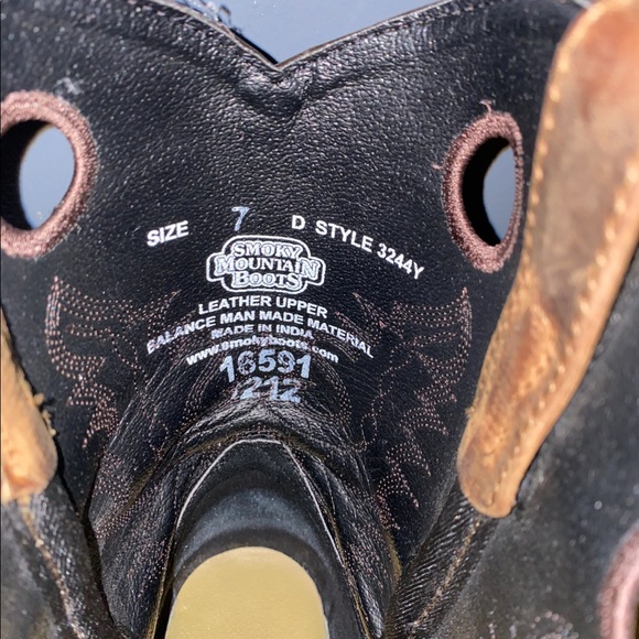 Men’s size 7 only worn a couple of times !